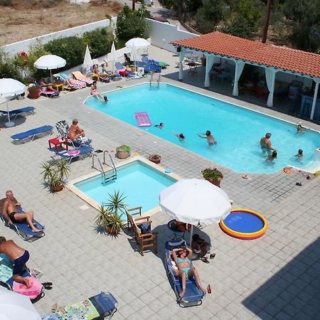 Helios Hotel Agia Marina  Dış mekan fotoğraf