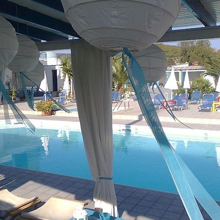 Helios Hotel Agia Marina  Dış mekan fotoğraf