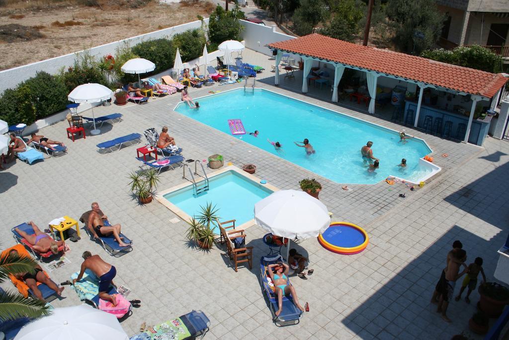 Helios Hotel Agia Marina  Dış mekan fotoğraf