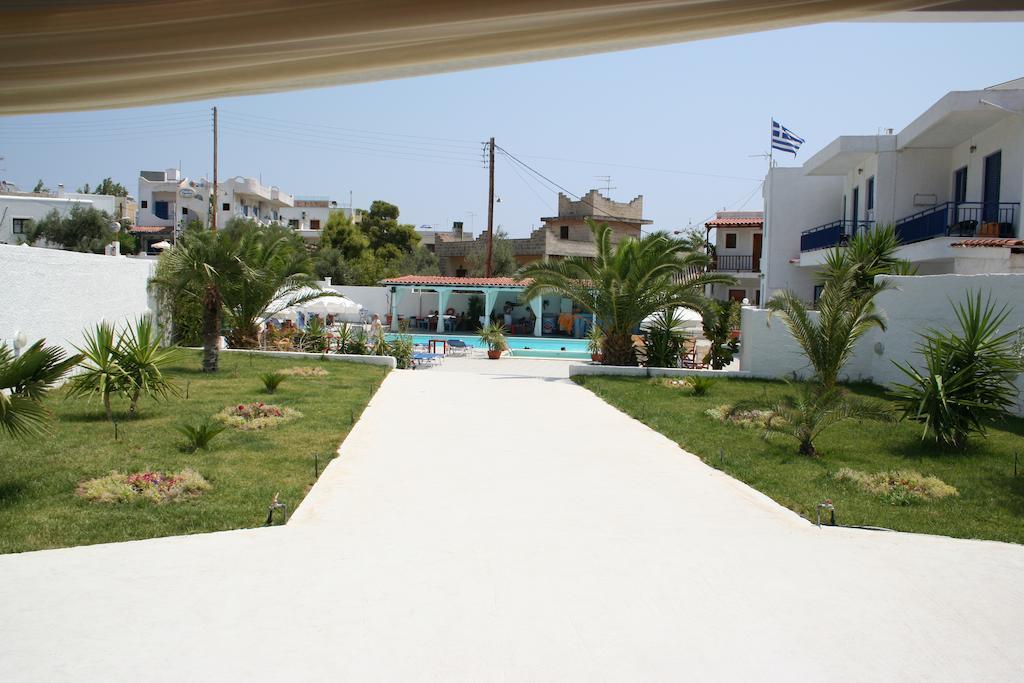 Helios Hotel Agia Marina  Dış mekan fotoğraf