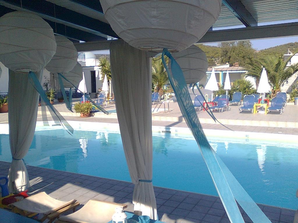Helios Hotel Agia Marina  Dış mekan fotoğraf