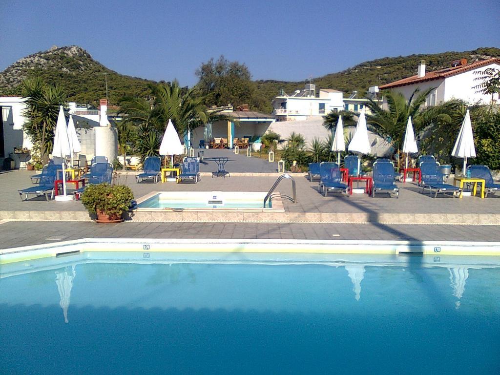 Helios Hotel Agia Marina  Dış mekan fotoğraf